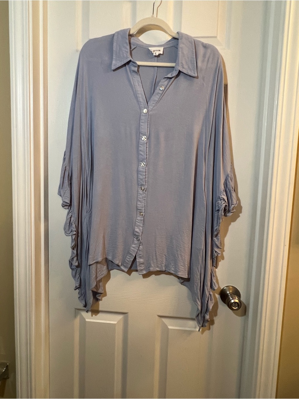 🦋 Heyson Flowy Light blue Button-Down Shirt with Ruffled Sleeves size large - Picture 3 of 4